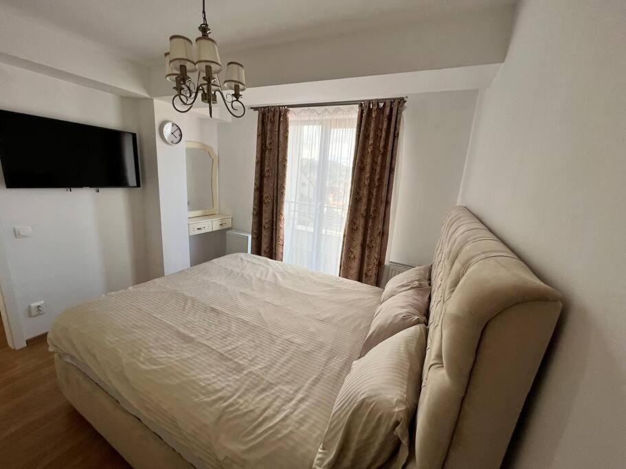 Central Apartment With Panoramic View Brasov Exterior photo