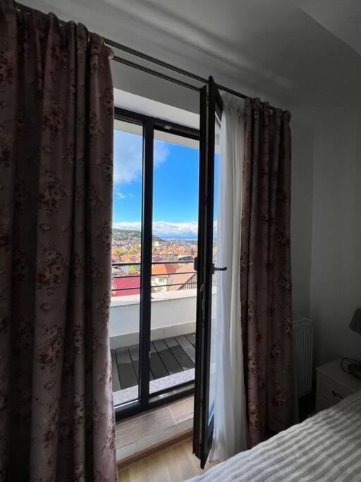 Central Apartment With Panoramic View Brasov Exterior photo
